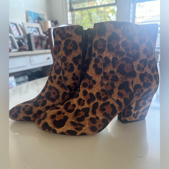 Gorgeous brand NEW, never worn Cheetah 🐆 print “botkier New York” boots😍 - Picture 2 of 13